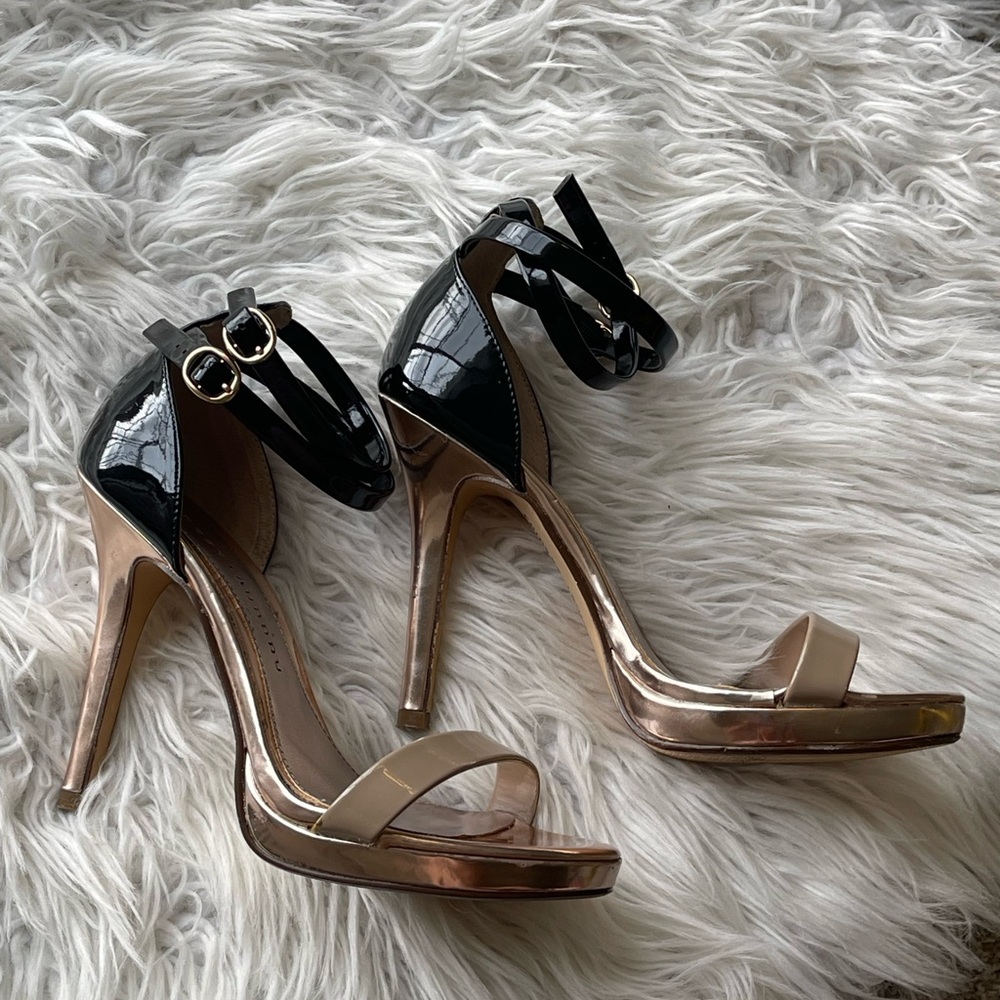 Chic Black and Rose Gold High Heels with Stiletto Design